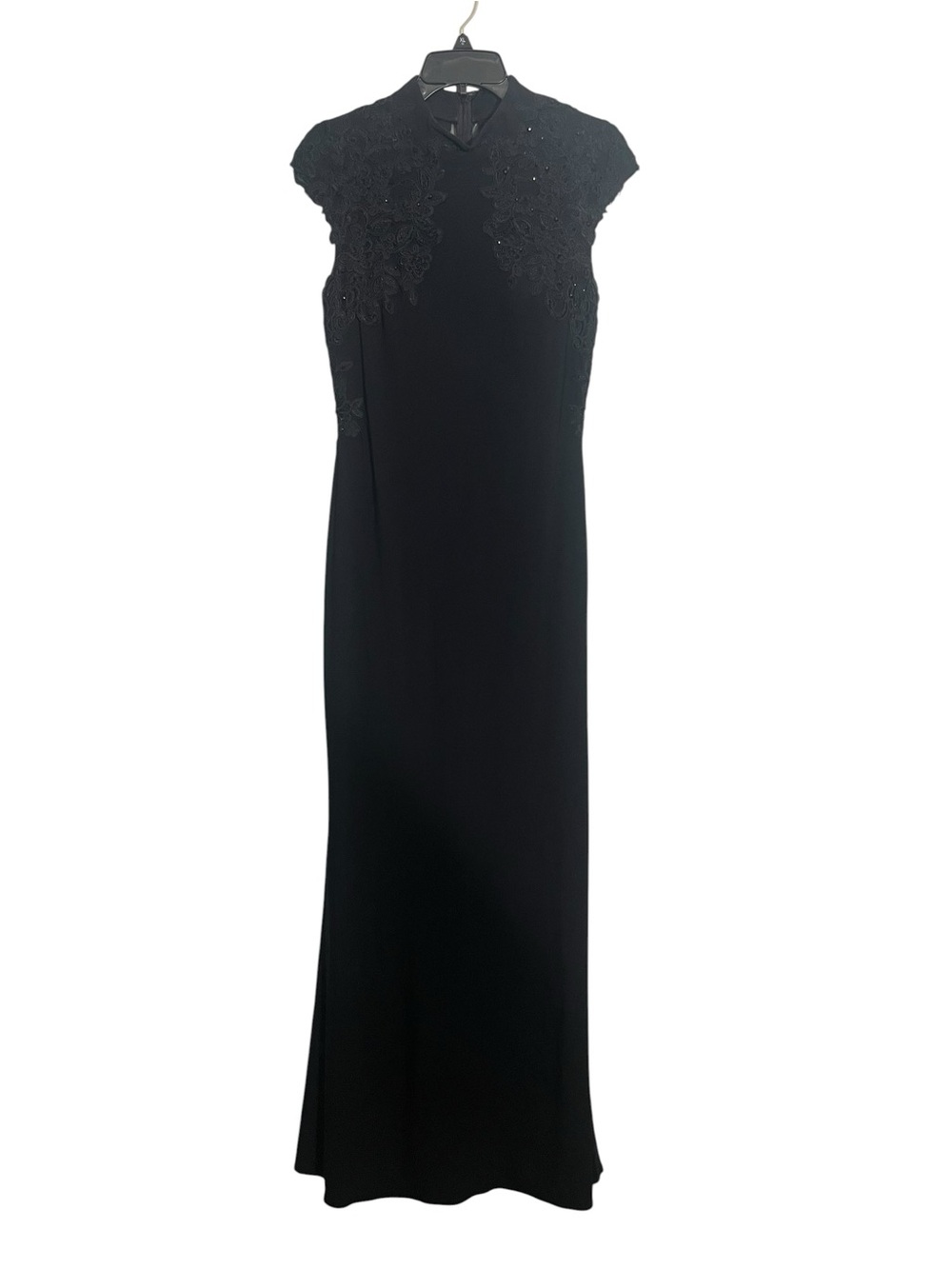 Elegant Black Maxi Dress with Lace Bodice